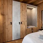 Cloud 9 - Private Whirlpool & Rooftop Terrace Holiday home