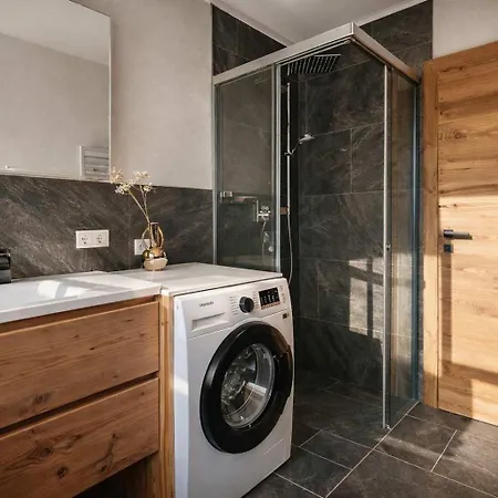 Cloud 9 - Private Whirlpool & Rooftop Terrace Fuegen